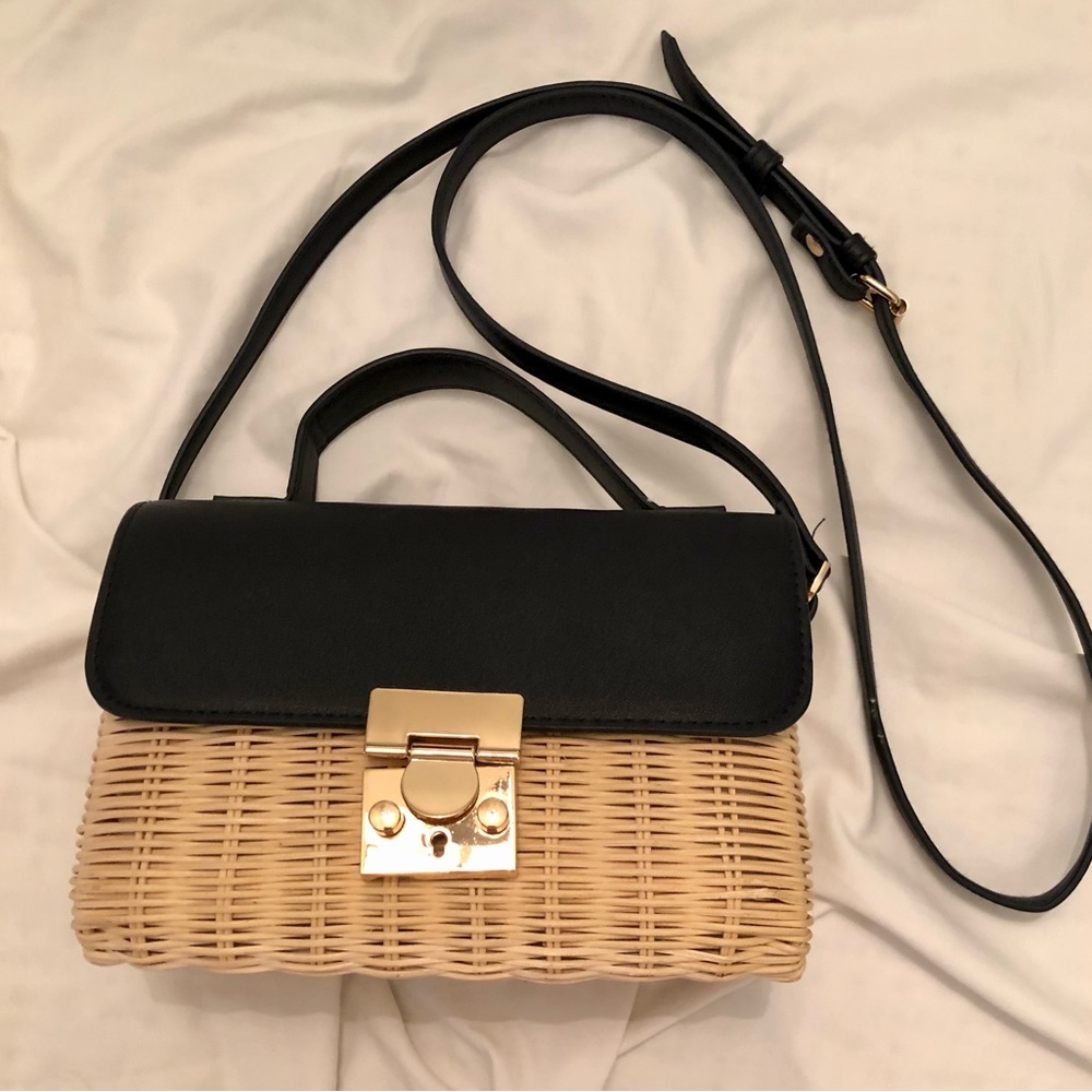 BEAUTIFUL Natural Rattan and Navy Blue Crossbody Purse NWOT's